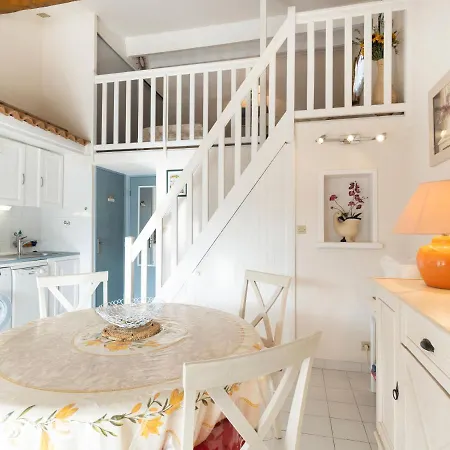 1 Bedroom And Mezzanine Apartment For 6 Будинок відпочинку