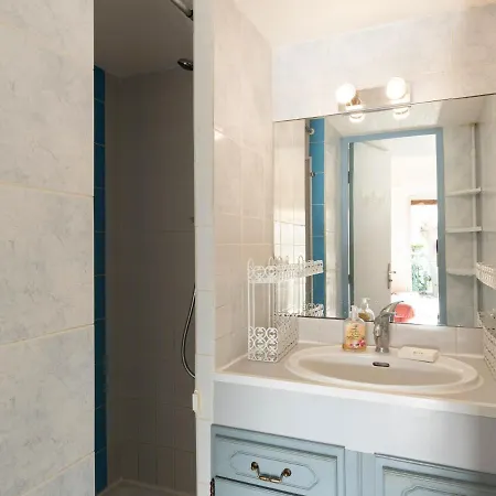 Будинок відпочинку 1 Bedroom And Mezzanine Apartment For 6 Агд
